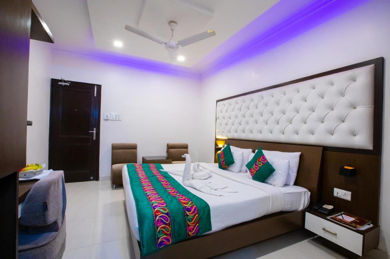 Hotel Surya International Делі Екстер'єр фото