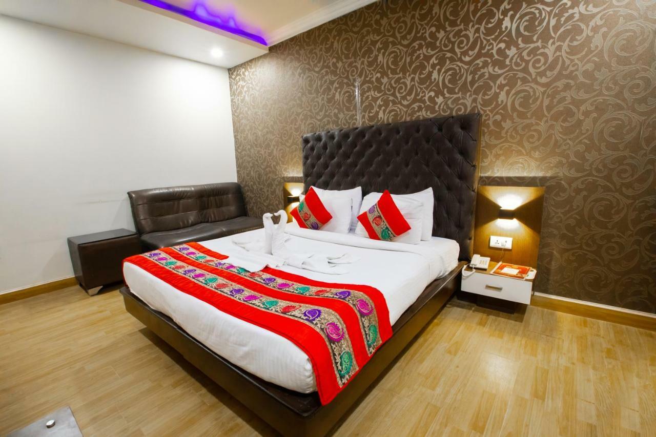 Hotel Surya International Делі Екстер'єр фото