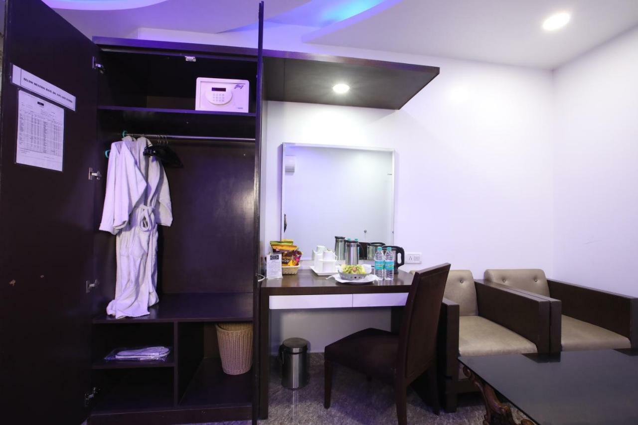 Hotel Surya International Делі Екстер'єр фото