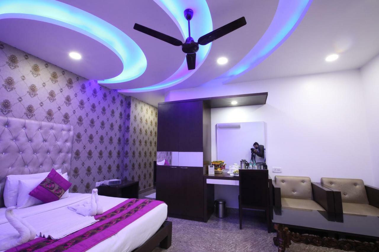 Hotel Surya International Делі Екстер'єр фото