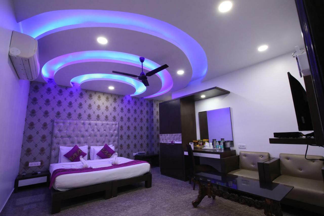 Hotel Surya International Делі Екстер'єр фото